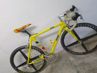 Bicicleta de competición LOOK Amarilla