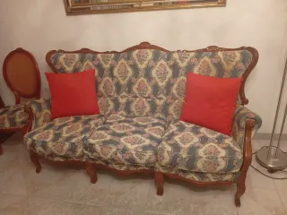 Tresillo antiguo de tela y madera