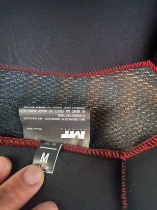 Casco de moto blanco con visera