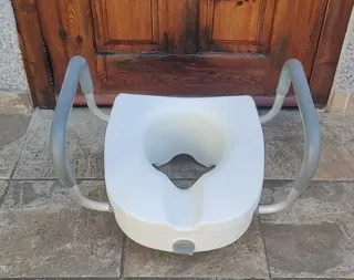 ELEVADOR DE INODORO SIN TAPA, CON REPOSABRAZOS