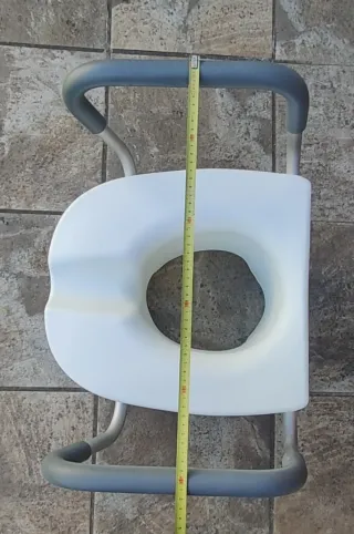 ELEVADOR DE INODORO SIN TAPA, CON REPOSABRAZOS