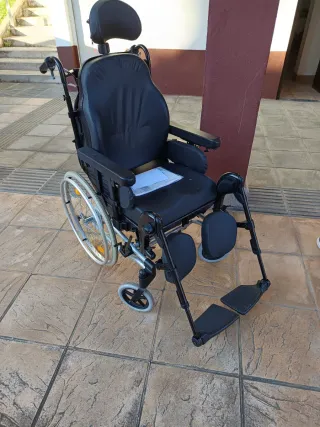 Silla de ruedas reclinable