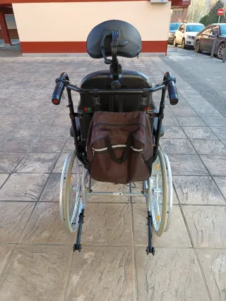 Silla de ruedas reclinable