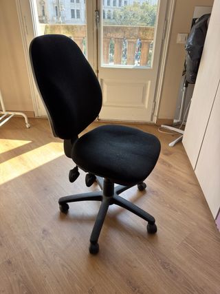 Silla de oficina negra
