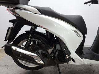 HONDA SCOOPY SH 125I 2016 14203 kms.