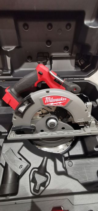 Sierra Circular Milwaukee M18 para Madera/Plástico