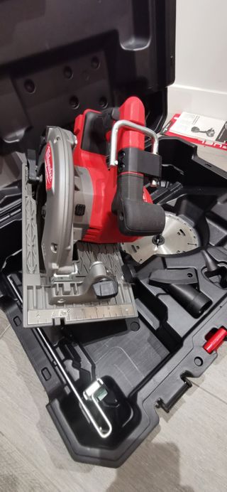 Sierra Circular Milwaukee M18 para Madera/Plástico