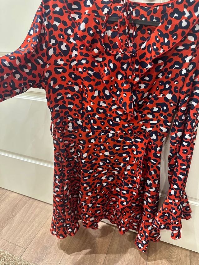 Vestido estampado animal print volantes