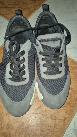 Zapatillas deportivas hombre grises y blancas