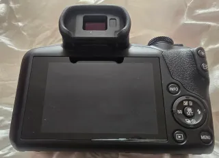 Canon EOS R100 + Lente 18-45mm