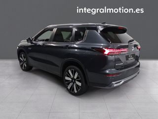 Mitsubishi Outlander PHEV Kaiteki 4WD