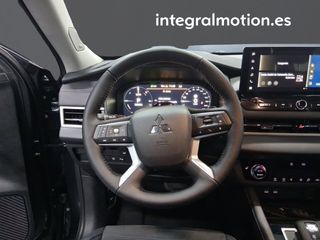 Mitsubishi Outlander PHEV Kaiteki 4WD