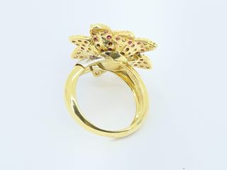 anillo oro 18k con piedra con rubi