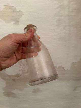 Botella de vidrio con corcho