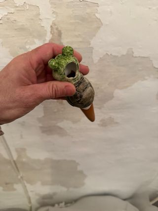 Adorno artesanal de rana en cristal