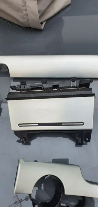 Molduras y cenicero aluminio cepillado