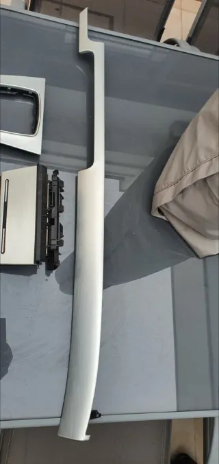 Molduras y cenicero aluminio cepillado