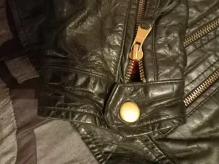 Chaqueta cazadora cruzada de Piel Negra