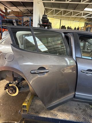 PUERTA TRASERA DERECHA RENAULT MEGANE III BERLINA 5P