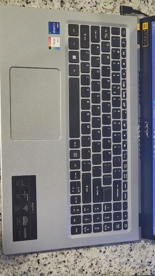 Portatile Acer Aspire 3 grigio i7, 16GB RAM e 500GB