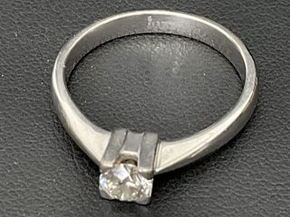 anillo oro 18k con diamante