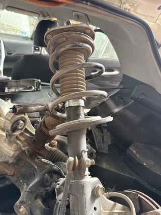 JUEGO AMORTIGUADORES DELANTERO TOYOTA AURIS (E18)