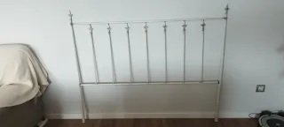 Cabecero de forja blanco y gris, envejecido.