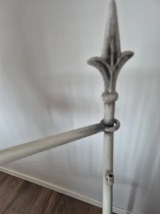 Cabecero de forja blanco y gris, envejecido.