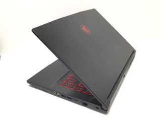 pc portatil msi gf63 / i7-11800h / 16gb ram / rtx3050 / 512gb ssd