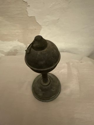 Lámpara de aceite antigua