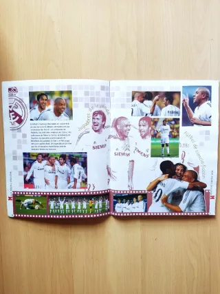 Álbum Real Madrid 2005/06 - Pégate a tus ídolos.