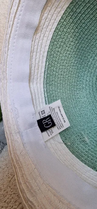 Sombrero de verano blanco y turquesa