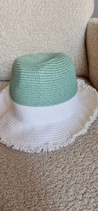 Sombrero de verano blanco y turquesa
