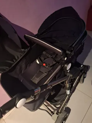 Carrito de bebé negro