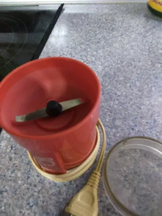 Molinillo de café Taurus rojo