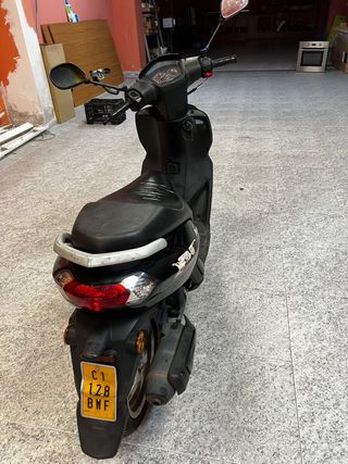 Peugeot Scooter Negro Automático