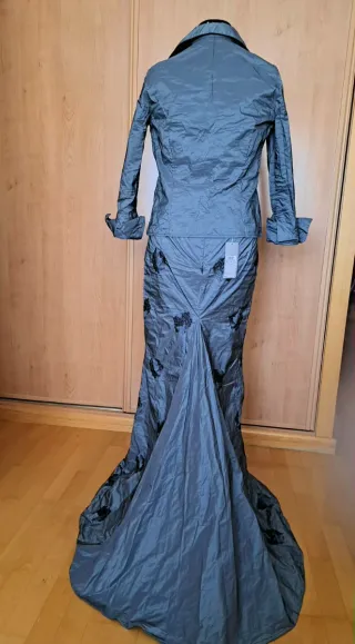 Traje de falda y chaqueta azul petróleo