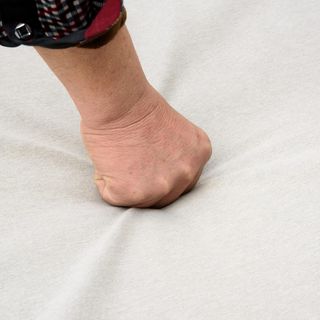 Sofá De Jardín De 2 Plazas En Rattan PE, Sofá De Exterior Con Cojines Acolchados Y Patas Regulables, 132X70X74Cm, Marrón