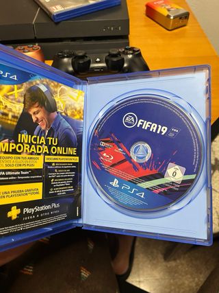 PS4 (PlayStation 4) + 6 Juegos + 2 mandos original