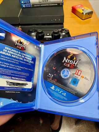 PS4 (PlayStation 4) + 6 Juegos + 2 mandos original