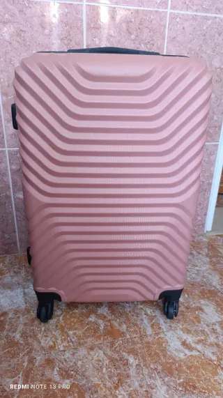 Maleta rosa con ruedas