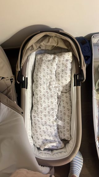 Arrullo y sábana bajera para bebé