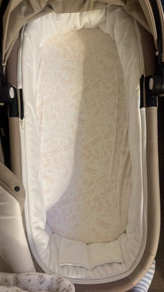 Arrullo y sábana bajera para bebé