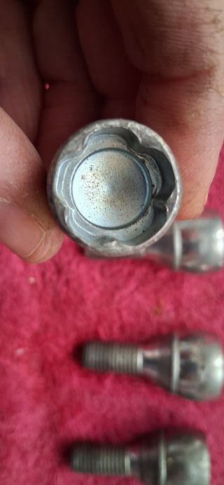 Tornillos Antirrobo Rueda / Llanta Coche