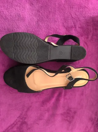 Zapatos negros de tacón bajo