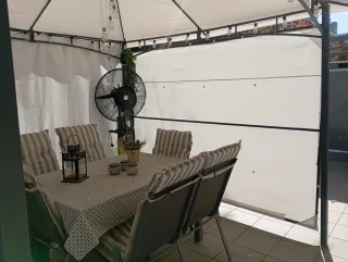 Pérgola de terraza metálica y tela