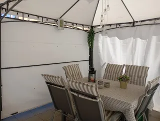 Pérgola de terraza metálica y tela