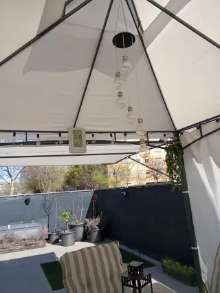 Pérgola de terraza metálica y tela