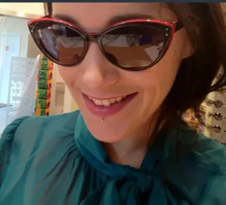 Gafas de sol Jean Lafont negras y rojas