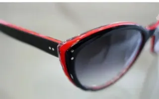 Gafas de sol Jean Lafont negras y rojas